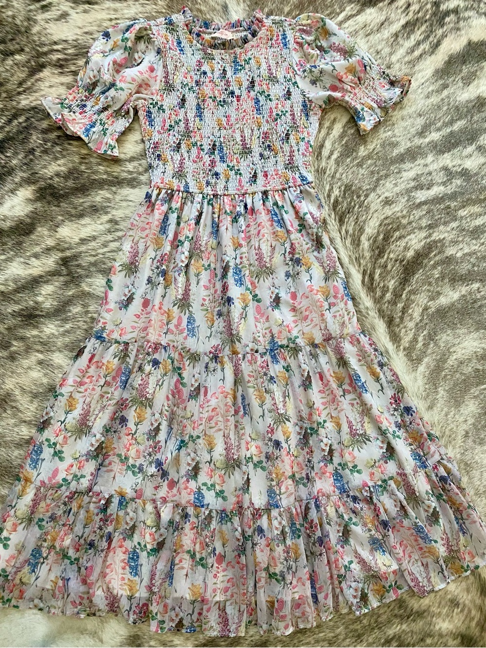 New Ivy City Co Cream Floral Smocked Midi Dress - Picture 6 of 16